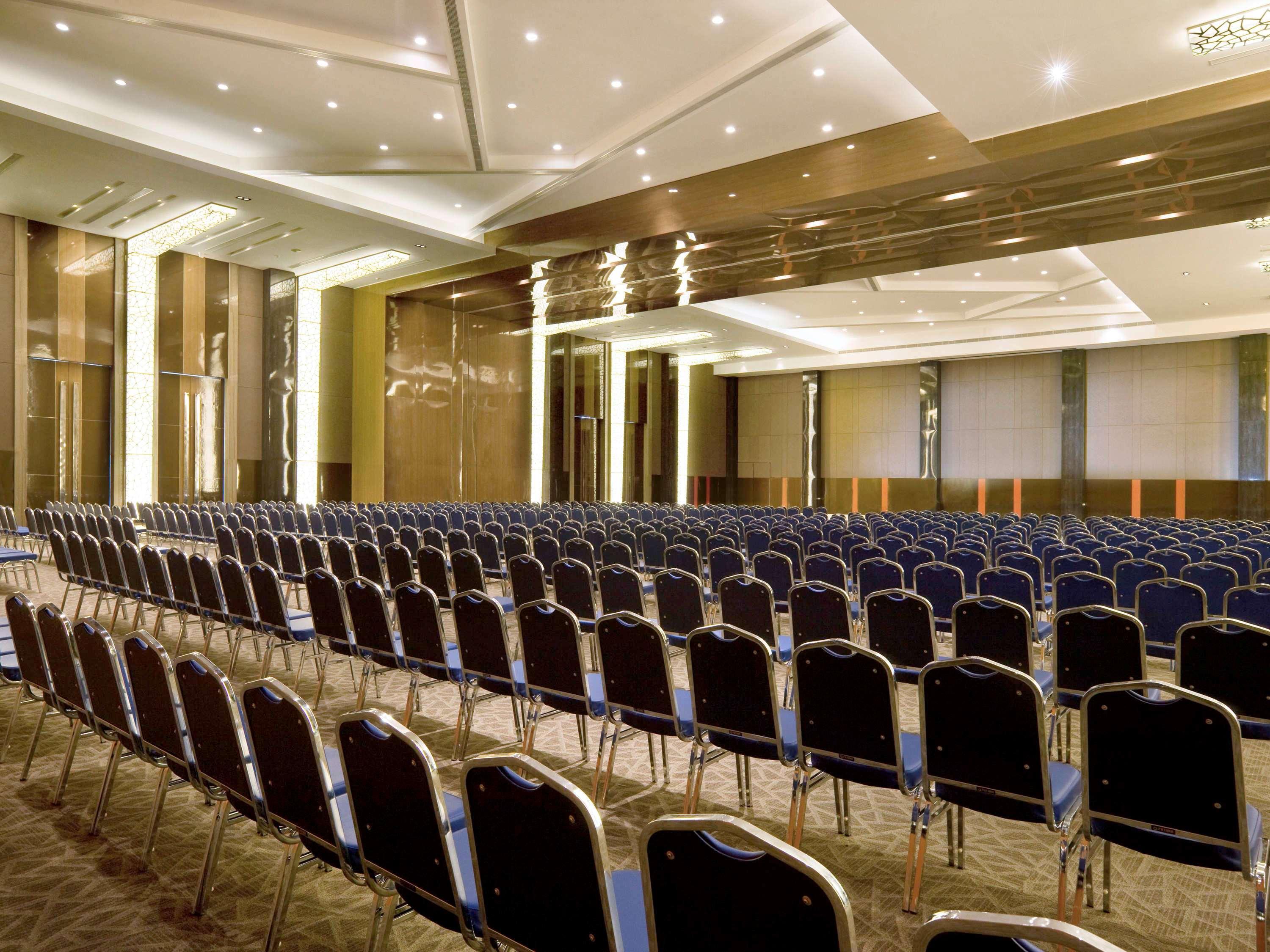 Novotel Bangka Hotel & Convention Center Pangkal Pinang Exterior foto