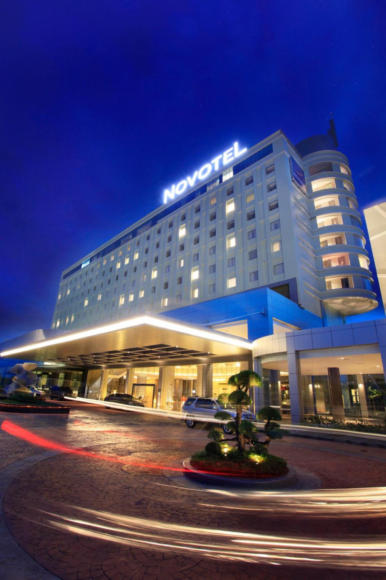 Novotel Bangka Hotel & Convention Center Pangkal Pinang Exterior foto