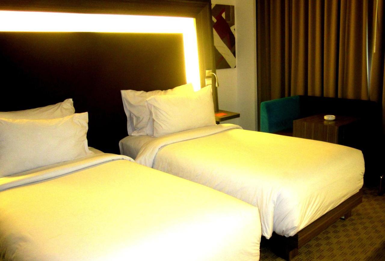 Novotel Bangka Hotel & Convention Center Pangkal Pinang Exterior foto