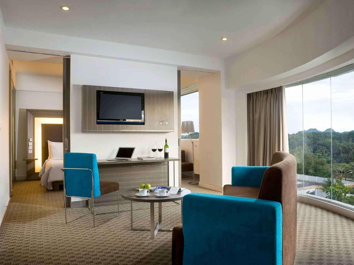 Novotel Bangka Hotel & Convention Center Pangkal Pinang Exterior foto